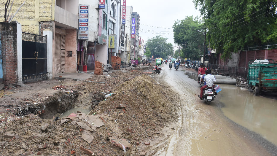 municipal commissioner car in mud