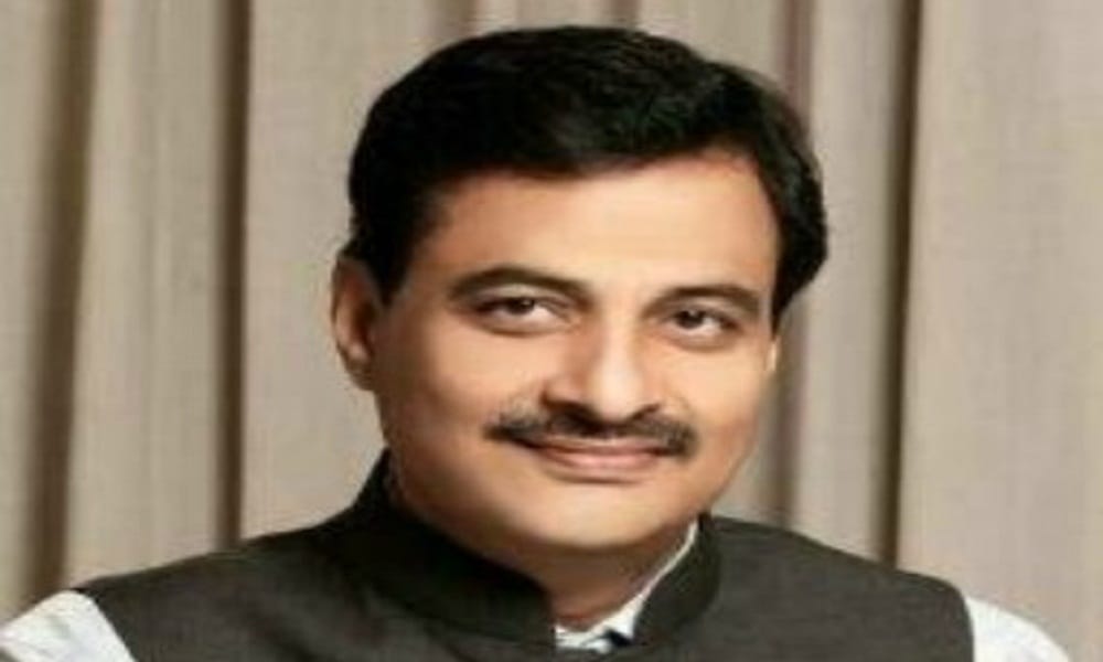 Maharashtra: state home minister's father Vitthalrao Patil reportedly slapped a school employee