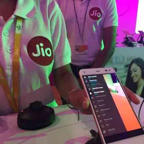 job vacancies for graduates in reliance jio 70000 salary