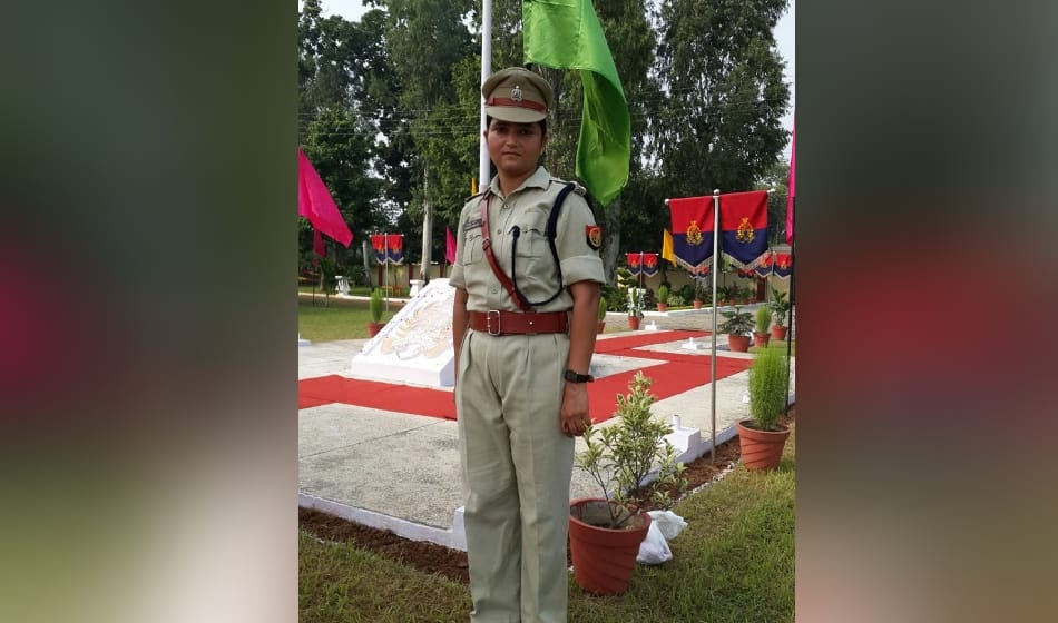 lady dsp who cuts bjp leader challan in bulandshahr is transferred, tells her emotions on facebook