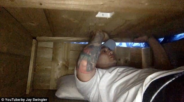 Two men burried themselves alive while people watched them on live streaming