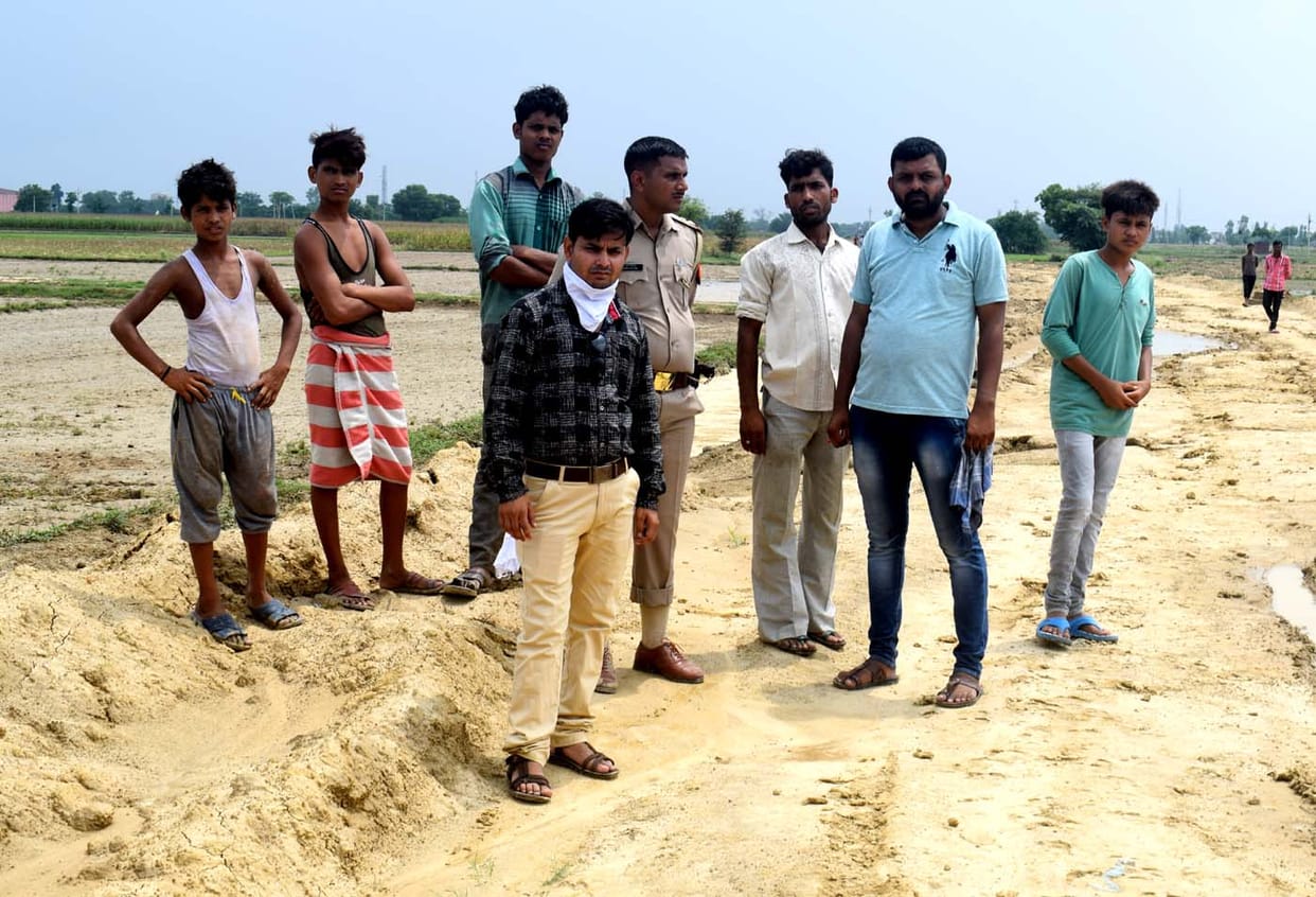 Killed in a roadside pit by killing a young man