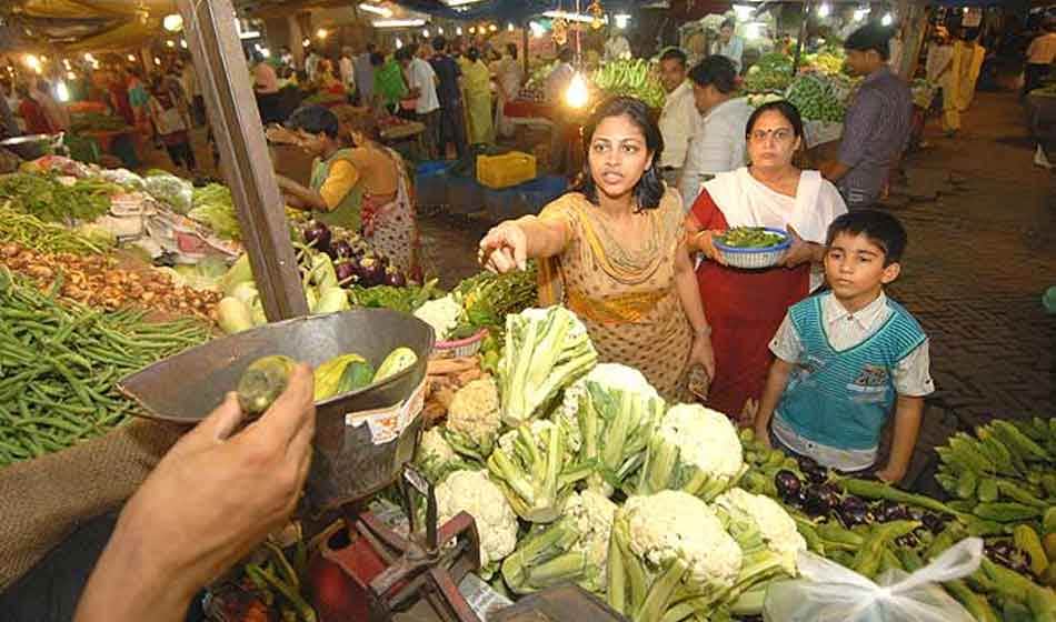 relail shopkeeper sale vegetable in double tripple rate on local market