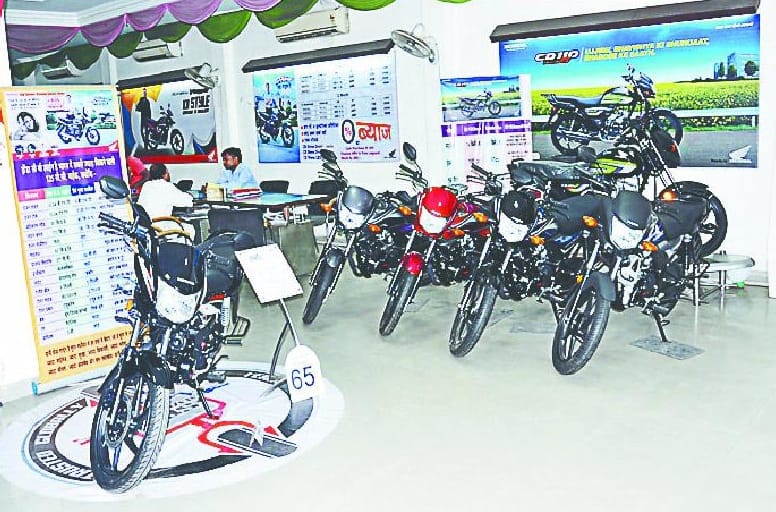 Waiting for buyers on second day