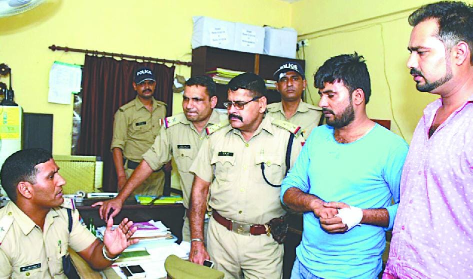 Threshing bullets on property dealer near police station