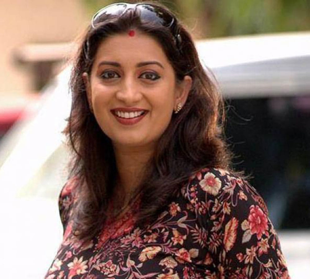 Kyunki Saas Bhi Kabhi Bahu Thi 17 years Smriti Irani shares pic Ekta shares emotional message