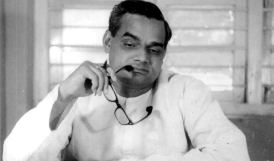 know why only atal bihari vajpayee only solve kashmir issue