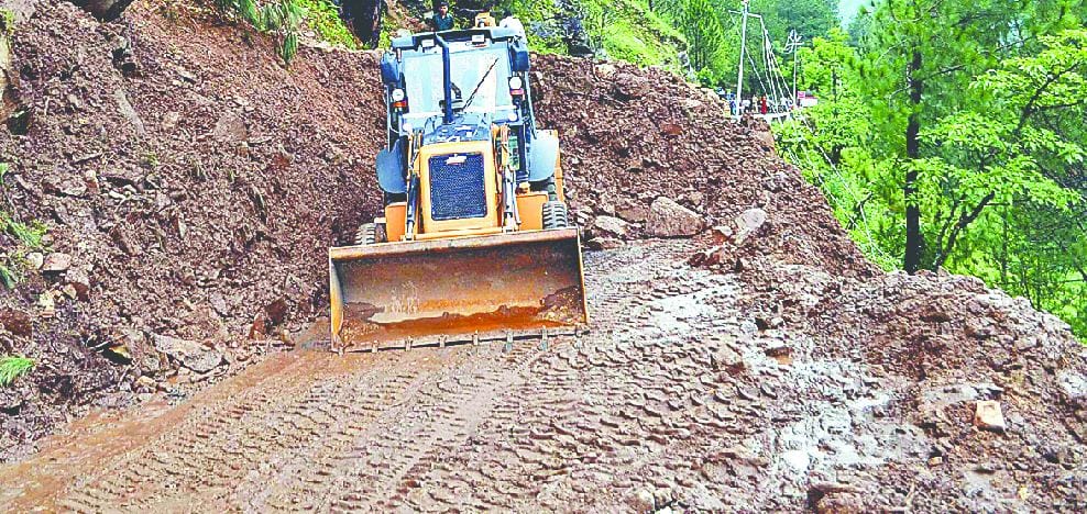 traffic jam due to landslide on badrinath highway