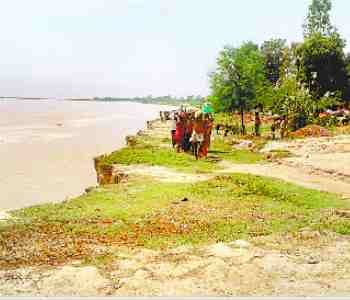 Fear of cut, villagers fleeing 