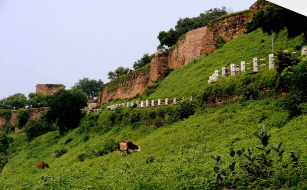 Explore the ancient fort at Chunar in Mirzapur uttar pradesh tourism