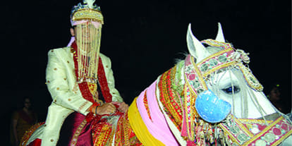 two groom demanded bikes in dowry and refuse to marry