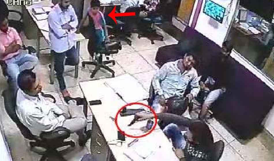 criminals rushed in businessman office in delhi with gun and asked for 10 lakh