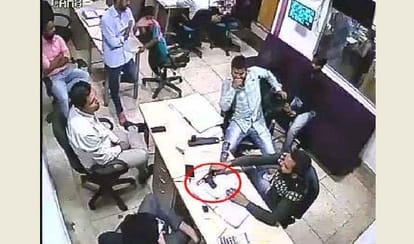 criminals rushed in businessman office in delhi with gun and asked for 10 lakh