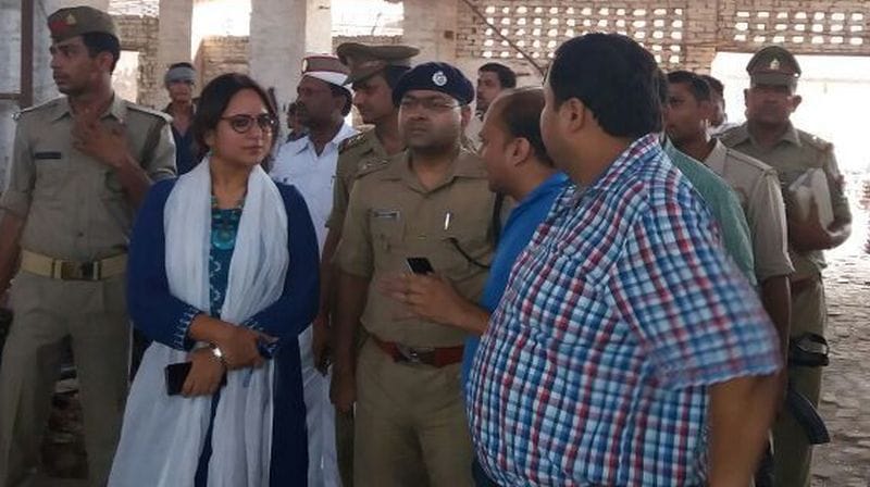 कांच बोतल. ग्लास बनाते देख अफसर रह गए दंग
