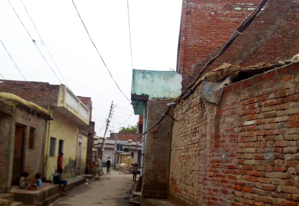 Hanging strings in rural areas that are offering food to accidents