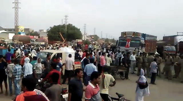 parent jam national highway after kidnap of daughter in mathura
