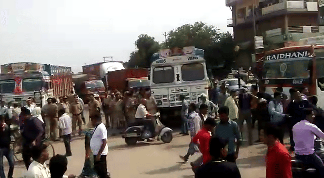 parent jam national highway after kidnap of daughter in mathura