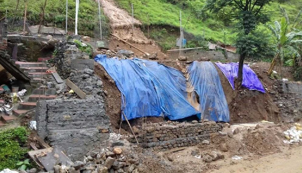 ten death and eight houses lost in monsoon rain 