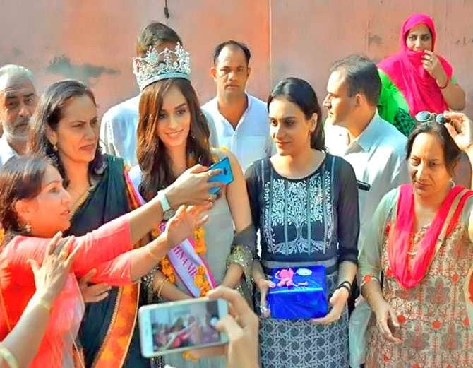 miss world Manushi Chillar says she is not going in bollywood now