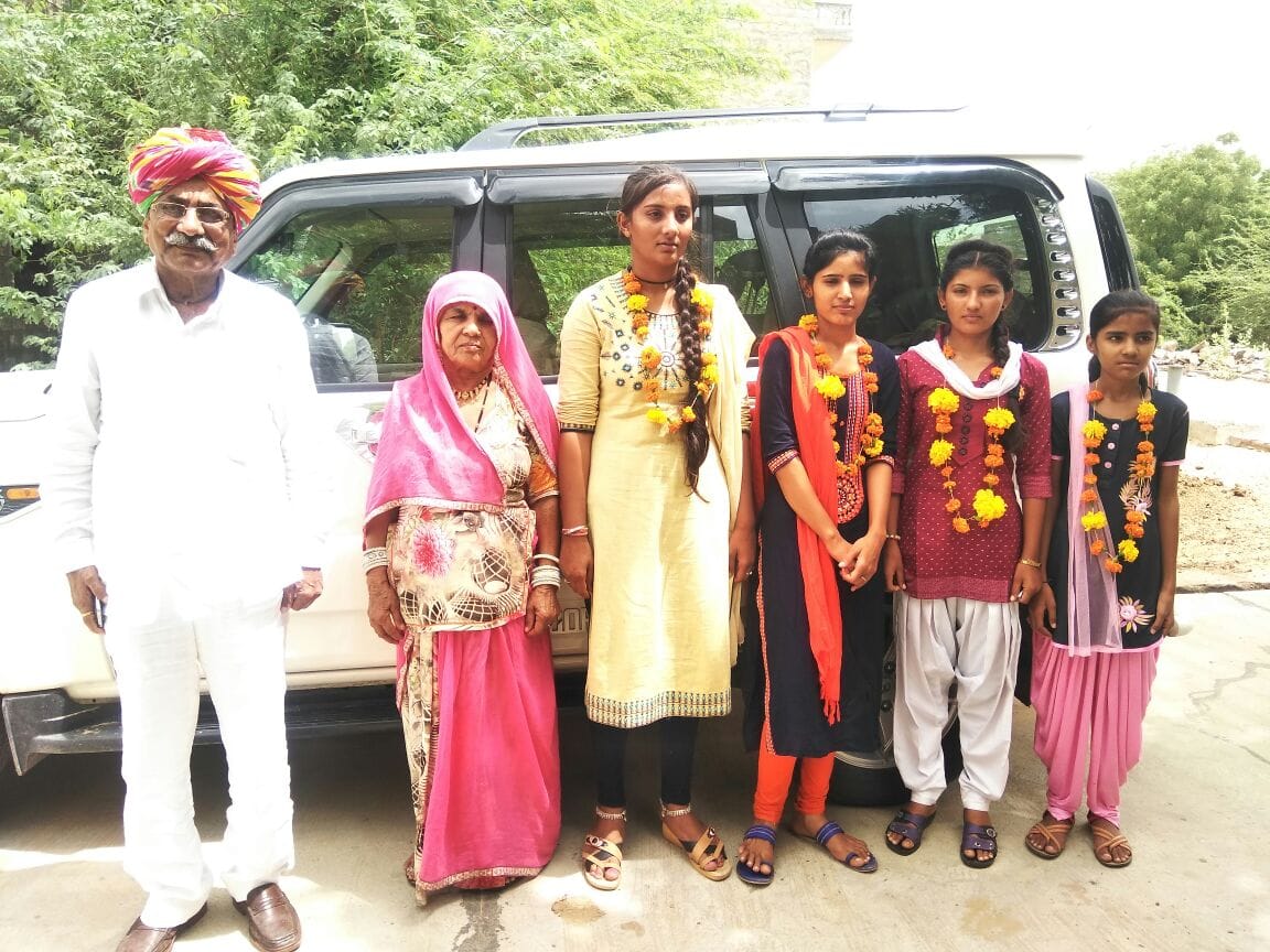  The unique gift given to the three top girls by the personal expenses of the mla