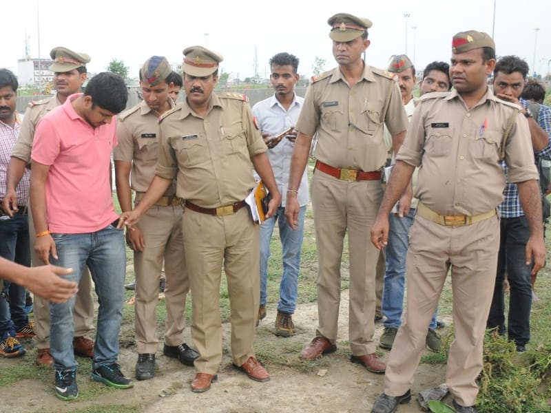 Police man body found in gomati nagar in Lucknow.