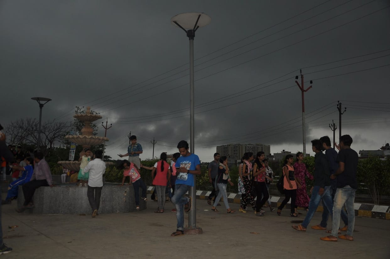 सुहाने मौसम में उठाया बारिश का लुत्फ