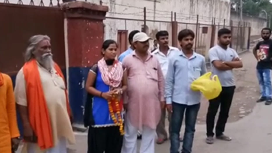 shivsena in support of revolver rani varsha
