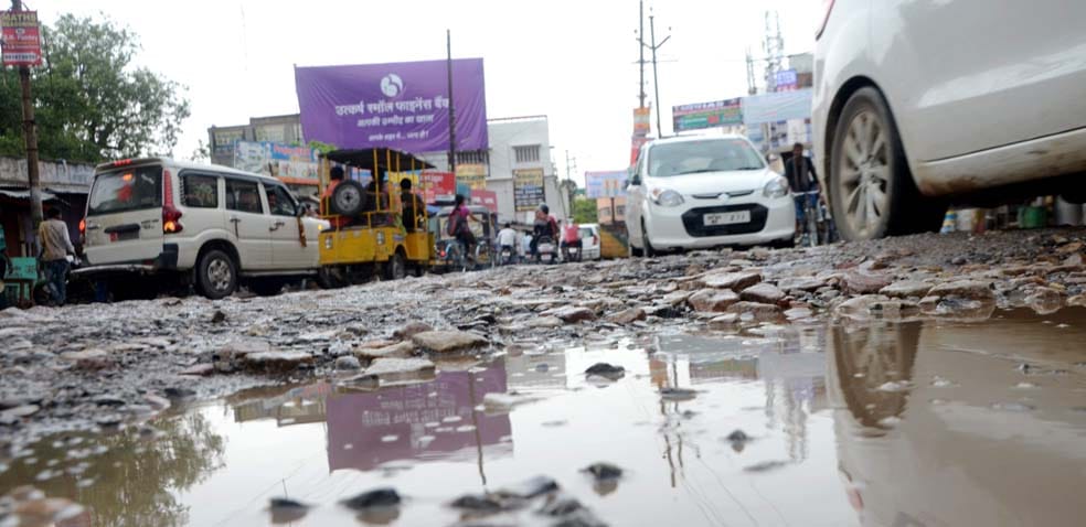 Varanasi roads are in very bad condition for sawan mela
