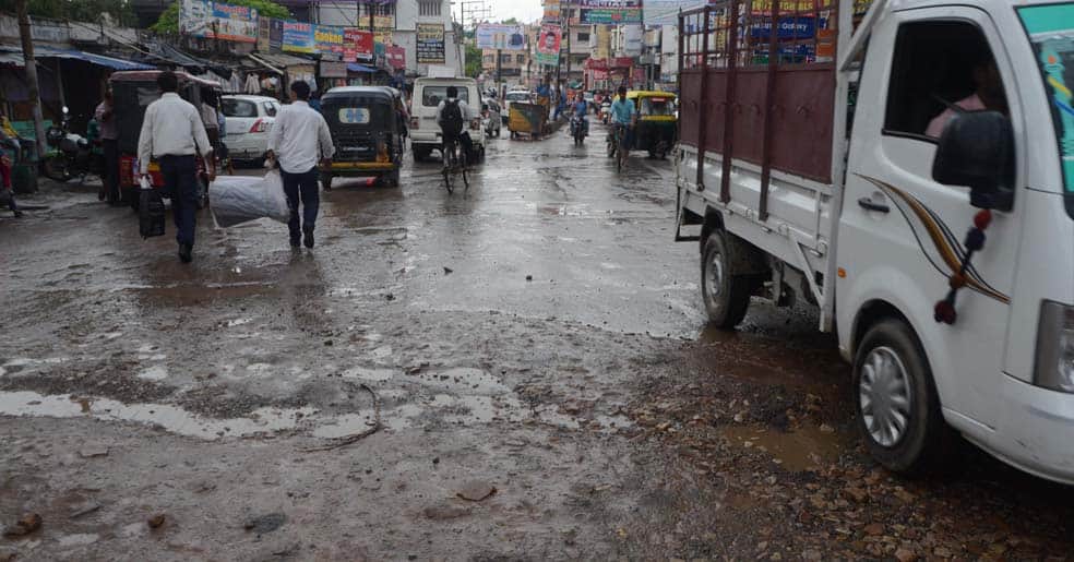 Varanasi roads are in very bad condition for sawan mela