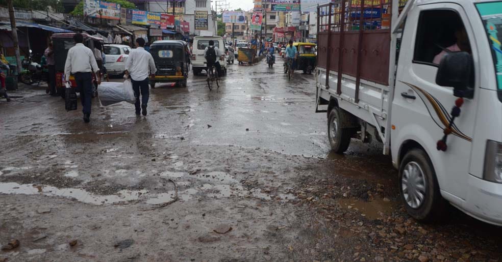 Varanasi roads are in very bad condition for sawan mela