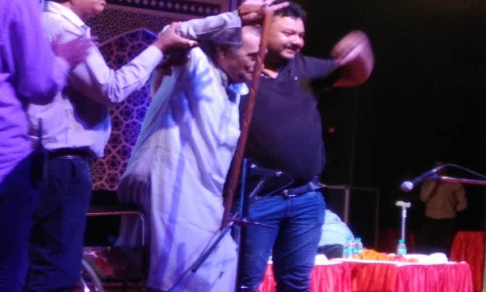 Indian Idol 12: Neha Kakkar Donates Rs 5 Lakh to Veteran Lyricist Santosh Anand