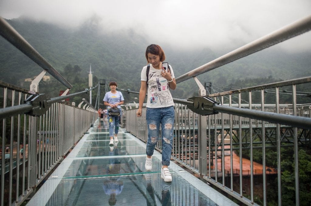  Glass bottom skywalk thrills in China, it's really dangerous, Don't look down