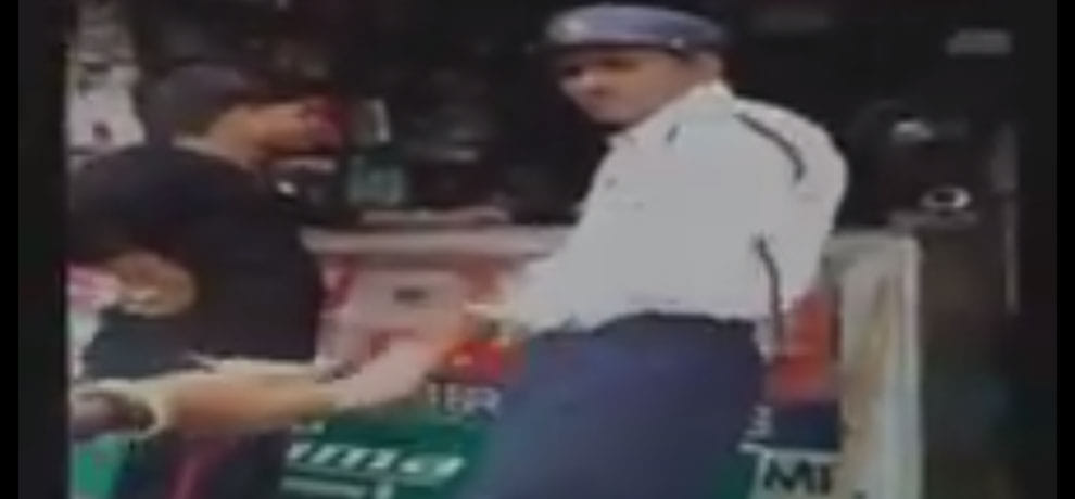 traffic police constable caught taking bribe in Gwalior Madhya Pradesh