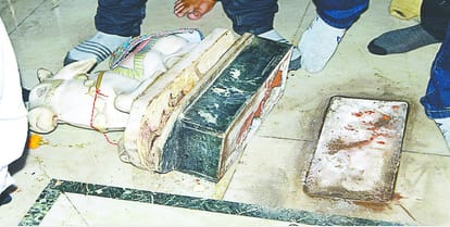 In ancient Yogeshwar Mahadev Temple, broke the statues, Stress in town