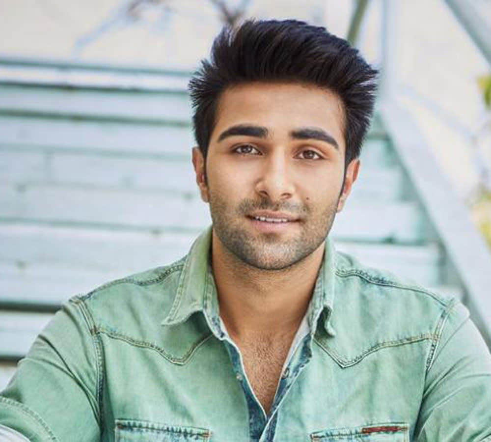 aadar khan is a fivth generation of kapoor khandan yrf will launch