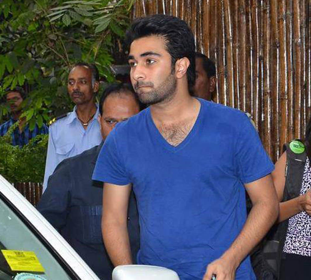 aadar khan is a fivth generation of kapoor khandan yrf will launch