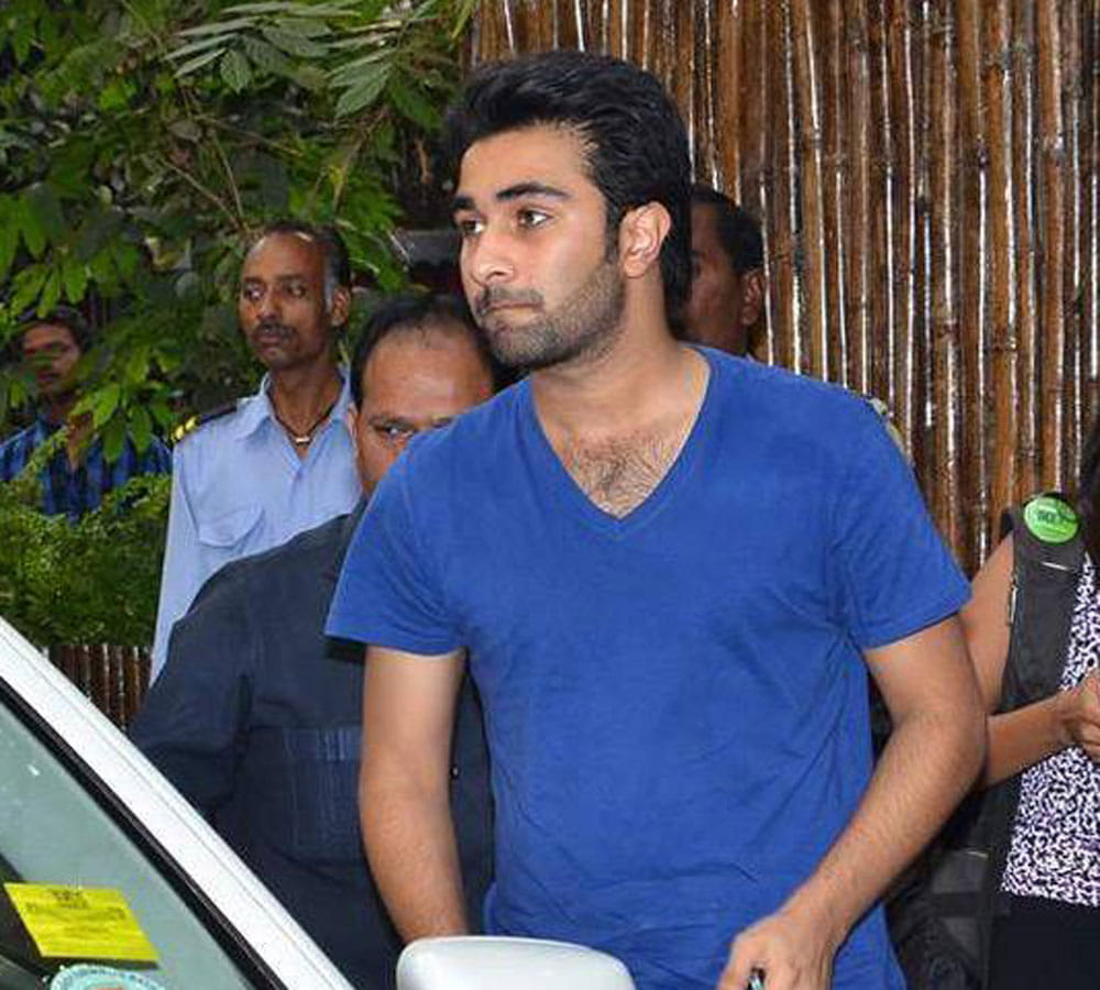 aadar khan is a fivth generation of kapoor khandan yrf will launch