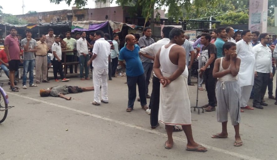  Electric power of the district hospital, hammered on the highway