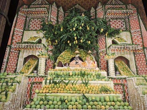 साहस्त्रआम निकुंज में विराजे प्रभु को जन- जन निहारे