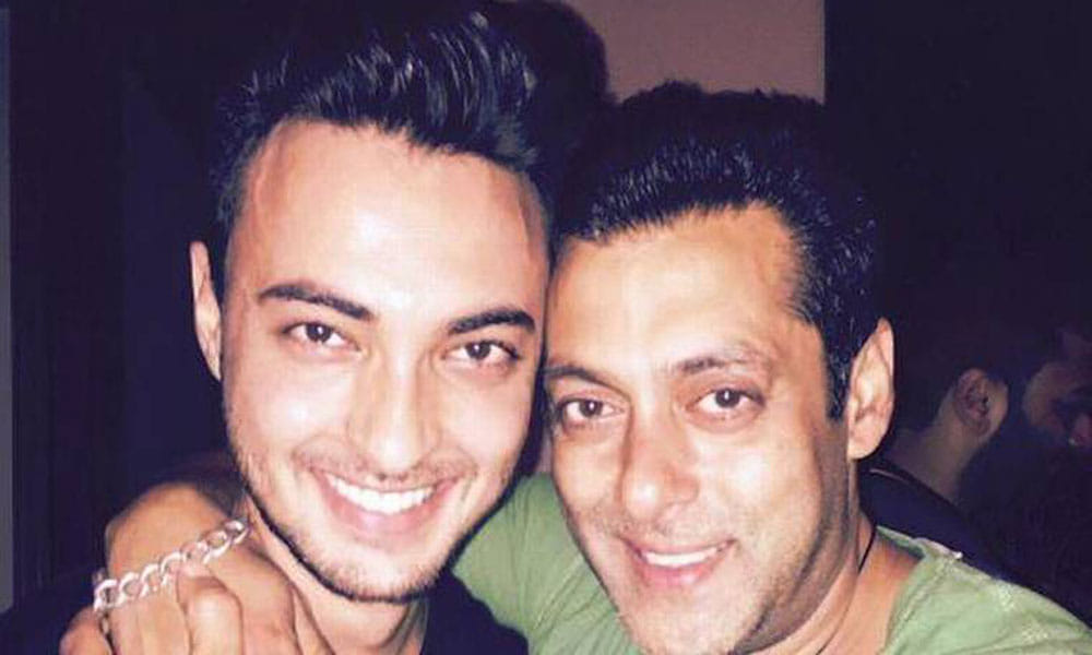 mouni roy to work with salman khan brother in law aayush sharma after akshay kumar gold