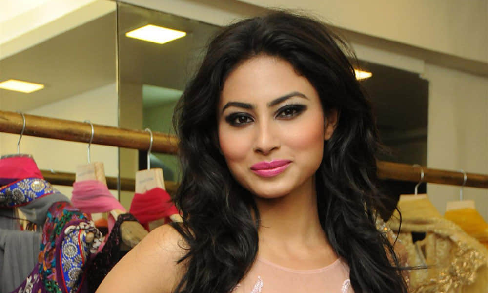 mouni roy to work with salman khan brother in law aayush sharma after akshay kumar gold