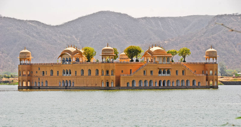 highcourt ordered to seize passport of navratan kothari in jalmahal lease case 