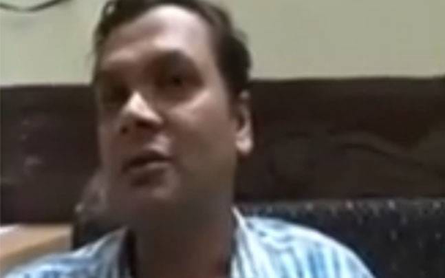muslim man scared lynching wore burqa on train 