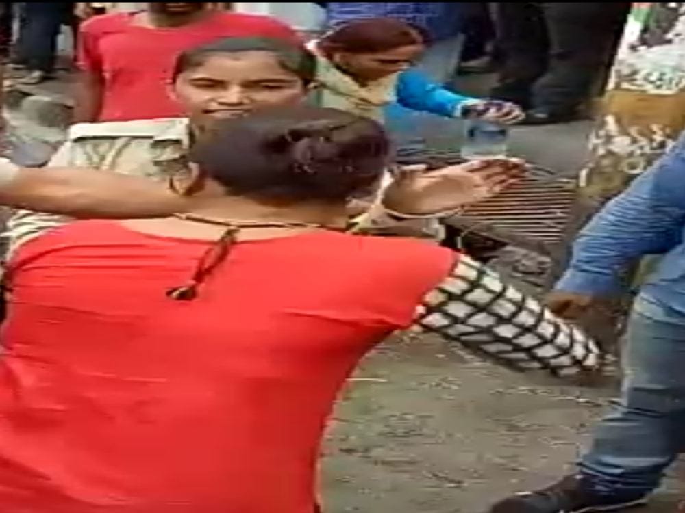 women and lady guard fight in lalkuan nainital