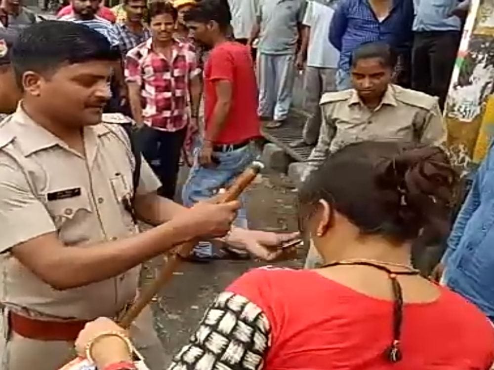 women and lady guard fight in lalkuan nainital