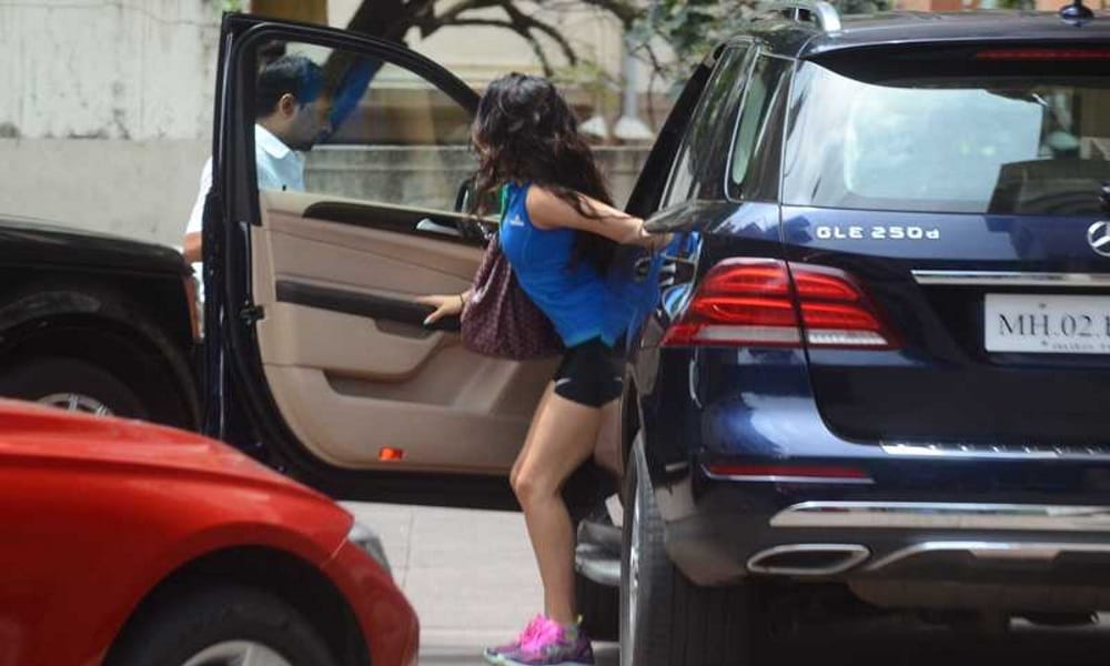 Sri Devi's daughter Jhanavi Kapoor spotted outside gym 