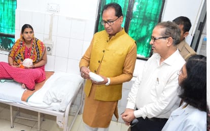 mla neeraj bora inspection in lucknow aliganj chc