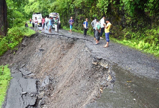 Road link of Munasariya cut completely