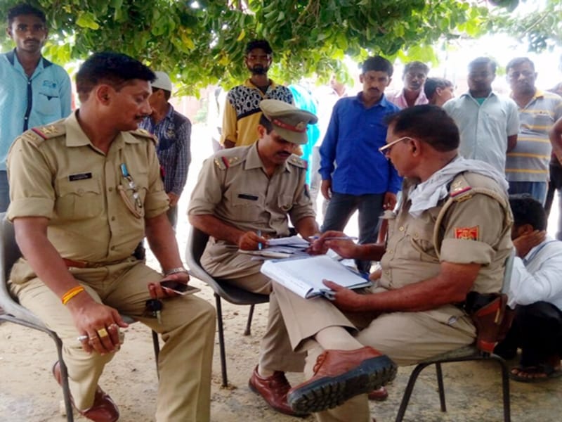 minor age lover died on railway track in kasganj