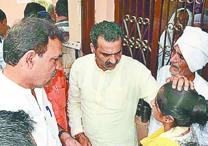 Tribute given to Dargah Malik